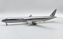 Boeing 777-367 N5014K With Stand 1:200 Scale Inflight200 IF773HOUSE-P