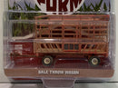 Bale Throw Wagon Weathered Down on the Farm 1:64 Greenlight 48040F