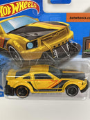 Hot Wheels 2005 Ford Mustang HW Dream Garage 1:64 Scale GHC22D521 B13