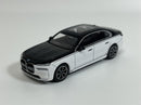 BMW i7 xDrive60 Alpine White Black Sapphire RHD 1:64 Mini GT MGT00959R