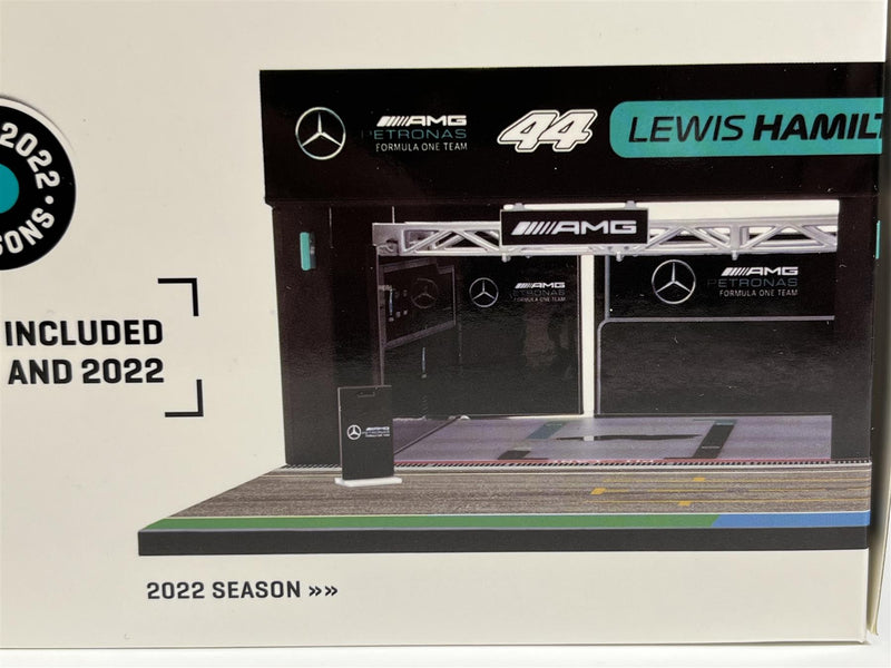 Mercedes AMG Petronas F1 Team Pit Garage Diorama 1:64 Tarmac Works IXO Models T64D001AMG