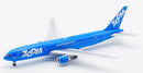 Zoom Airlines Boeing 767-306/ER C-GZNC With Stand 1:200 Inflight200 IF763Z41023