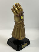 Thanos Infinity Gauntlet Avengers Infinity War Polyresin 20cm Prop on Stand