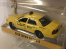 2011 ford crown victoria new york taxi yellow 1:64 greenlight 29773