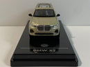 bmw x7 sunstone 1:64 scale paragon 55196l