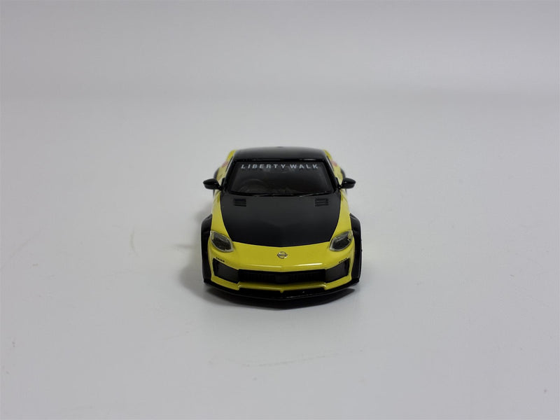Nssan Z LB Nation Works Ikazuchi Yellow RHD 1:64 Mini GT MGT00826R