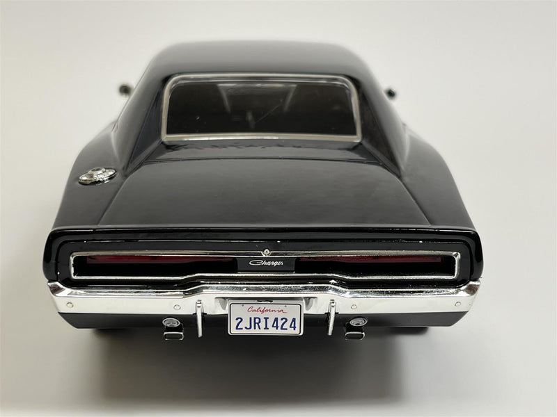 1970 Dodge Charger with Blown Engine Black 1:18 Greenlight Artisan Collection 19122