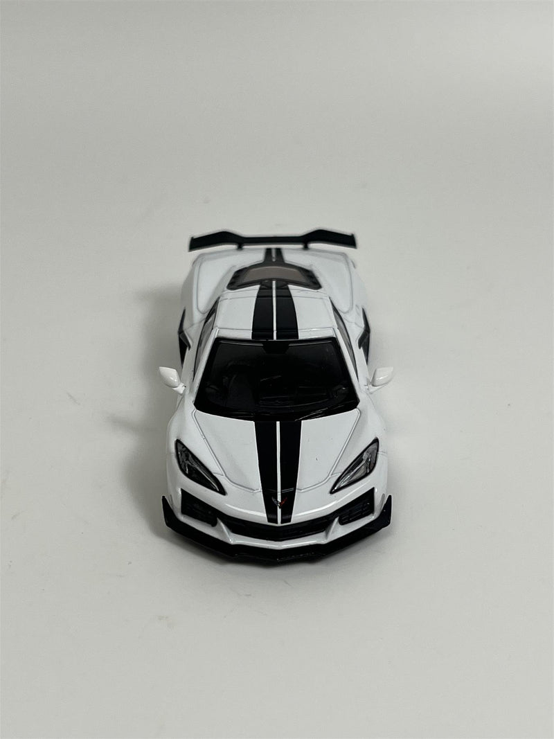 Chevrolet Corvette Z06 2023 Arctic White RHD 1:64 Scale Mini GT MGT00677R