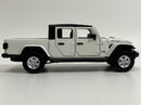 Jeep Grand Cherokee White LHD Light and Sound 1:32 Scale Tayumo 32170011