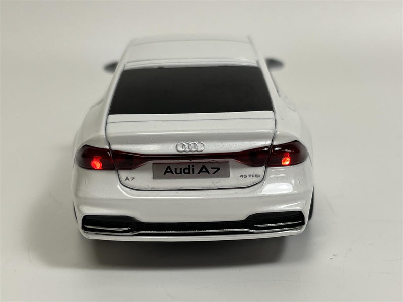 Audi A7 White LHD Light and Sound 1:32 Scale Tayumo 32140017