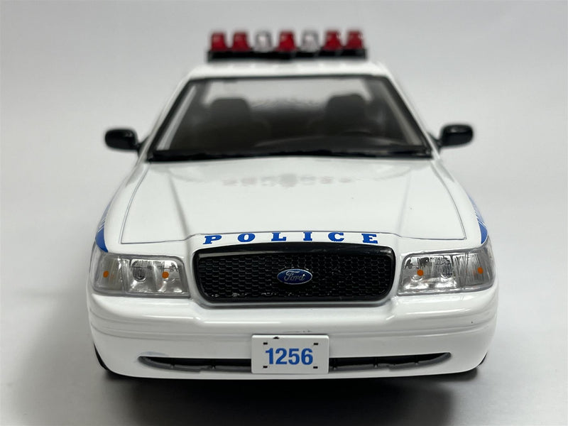 Quantico 2003 Ford Crown Victoria 1:24 Scale Greenlight 84183