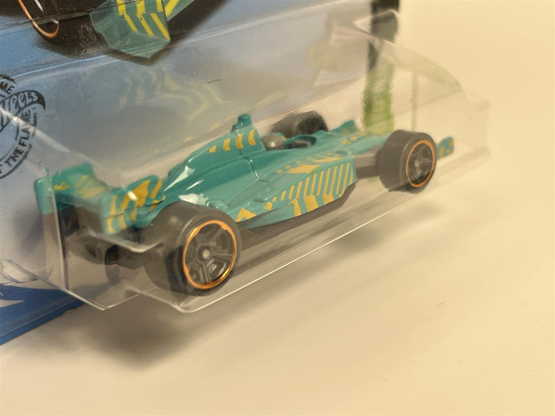 Hot Wheels Indy 500 Oval Speed Blur 1:64 Scale GHD34D521 B12