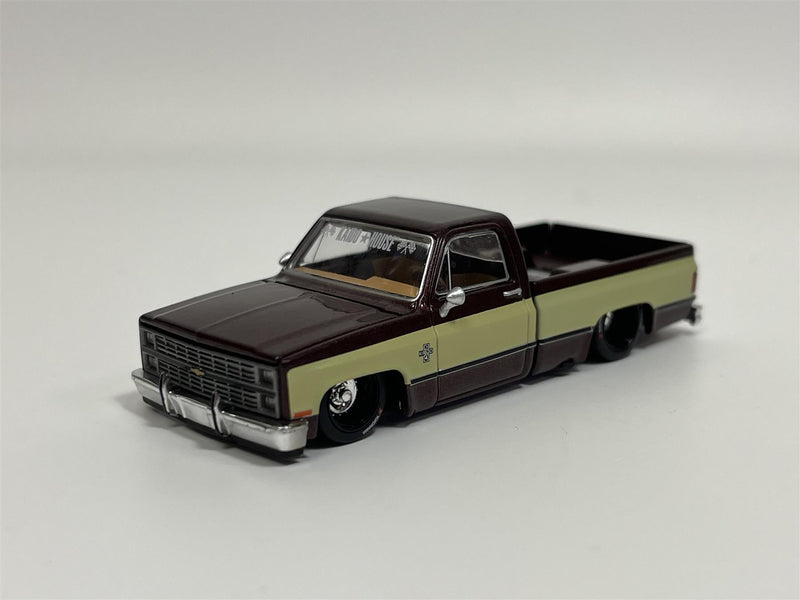 Chevrolet Silverado Kaido House Vintage Spec V1 1:64 Mini GT KHMG145