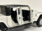 Jeep Grand Cherokee White LHD Light and Sound 1:32 Scale Tayumo 32170011