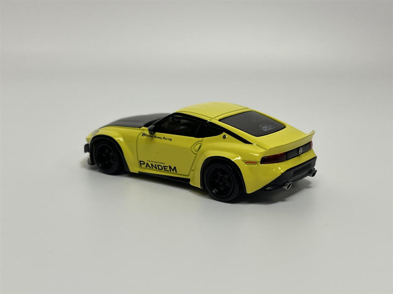 Nissan Z Pandem Ikazuchi Yellow LHD 1:64 Mini GT MGT00752L