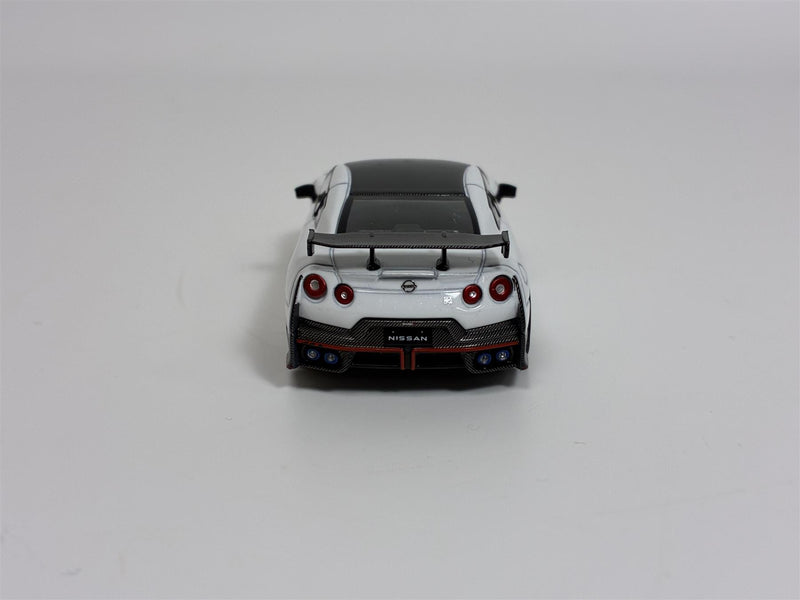Nissan GT-R Nismo R35 2024 Brilliant White Pearl RHD 1:64 Mini GT MGT01045R