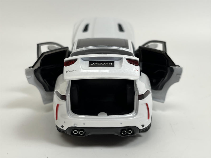 Jaguar F Pace White LHD Light and Sound 1:32 Scale Tayumo 32110019