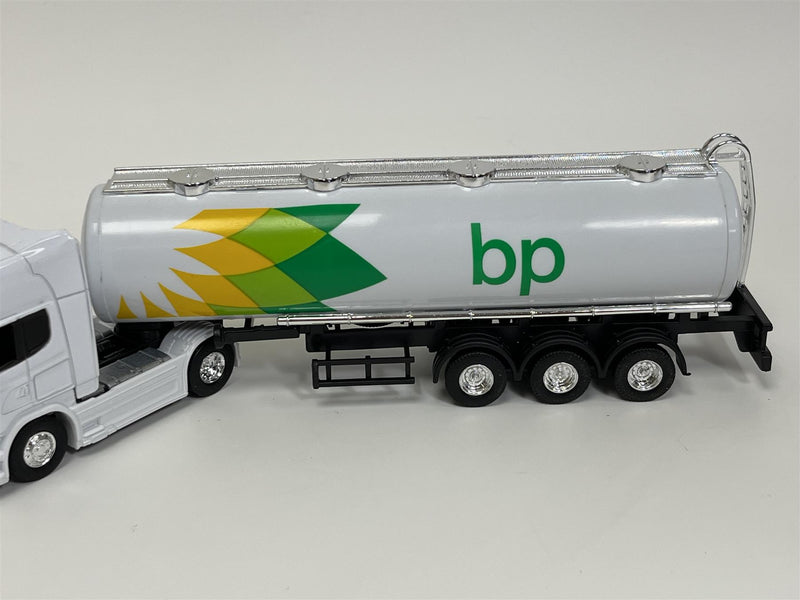 Scania V8 R730 BP Oil Tanker White 1:64 Scale Welly Transporter 68022SS