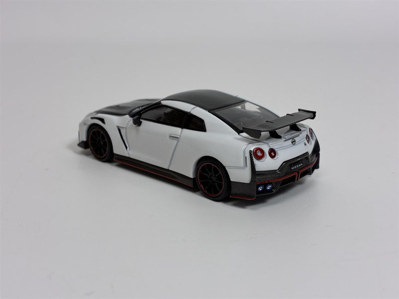 Nissan GT-R Nismo R35 2024 Brilliant White Pearl RHD 1:64 Mini GT MGT01045R