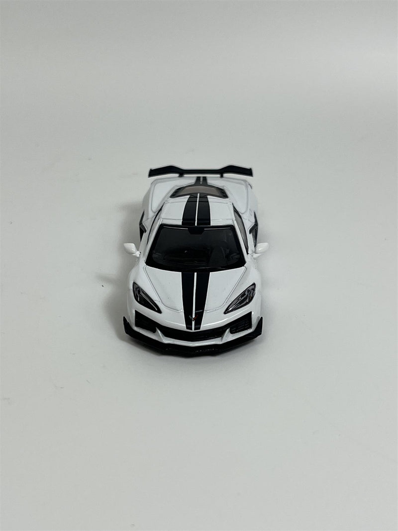 Chevrolet Corvette Z06 2023 Arctic White LHD 1:64 Scale Mini GT MGT00677L