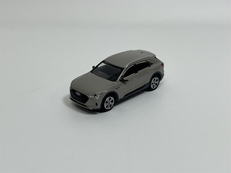 Audi e tron 2020 Beige Metallic 1:87 Minichamps 870018221