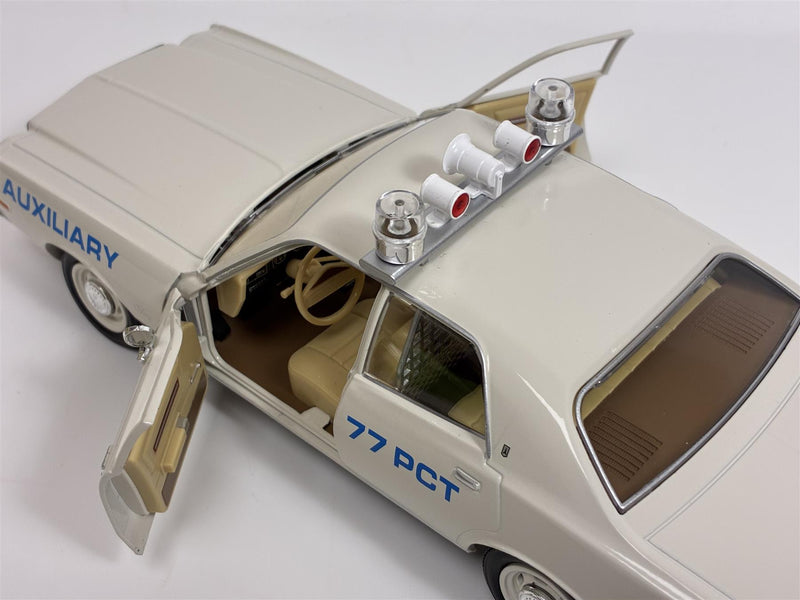 1977 Plymouth Fury New York City Police Department 1:24 Greenlight 85601