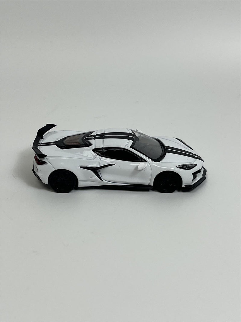 Chevrolet Corvette Z06 2023 Arctic White LHD 1:64 Scale Mini GT MGT00677L