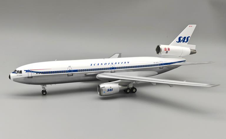 SAS DC-10-30 SE-DFD Polished With Stand Limited 1:200 Scale IF130SK0324P