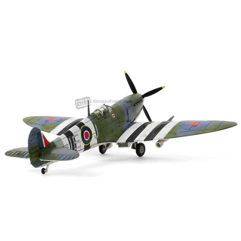 Supermarine Spitfire MK.IX RAF Normandy 1944 1:72 Scale Forces of Valor  812005C