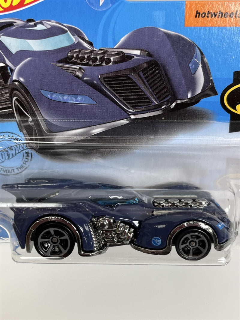 Hot Wheels Batman Arkham Asylum Batmobile Chase Model 1:64 Scale GHD69D521 B13
