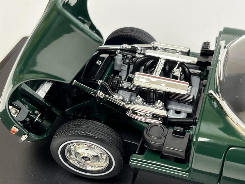 1971 Jaguar E Type Green 1:18 Scale Road Signature Collection 92608gn