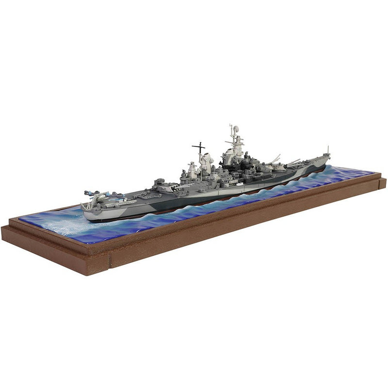Iowa Class Battleship USS Missouri BB-63 Waterline Series 1:700 Scale Forces of Valor 862031B