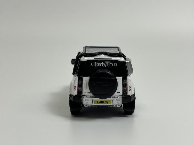 Land Rover Defender 90 White Metallic 1:64 Scale Tarmac Works T64G019WH