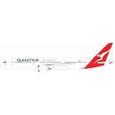 Qantas Boeing 787-9 Dreamliner VH-ZNI With Stand 1:200 Scale Inflight200 IF789QF0525