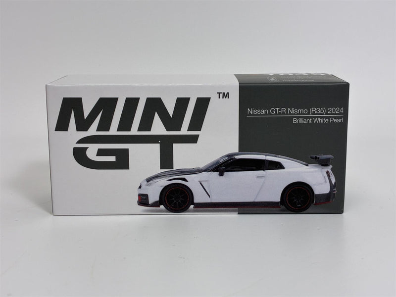 Nissan GT-R Nismo R35 2024 Brilliant White Pearl RHD 1:64 Mini GT MGT01045R