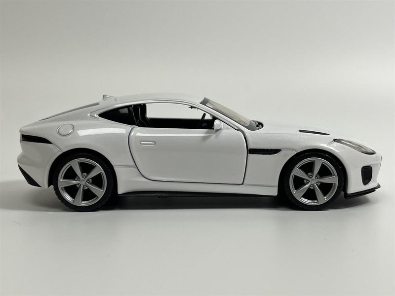 Jaguar F Type White LHD 1:36 Scale Pull & Go Tayumo 36100030