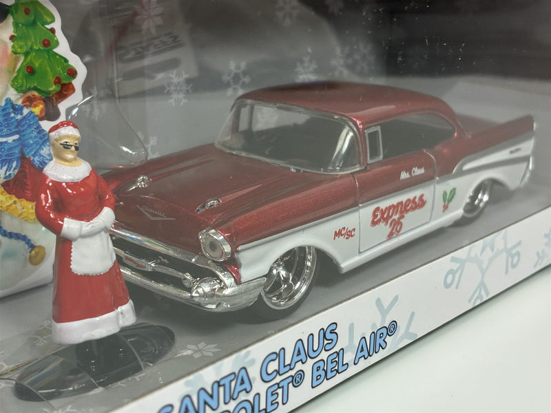 Mr and Mrs Santa Claus Figure and 2 Car Set Ford Pickup and Chevrolet Bel Air 1:32 Jada 34441