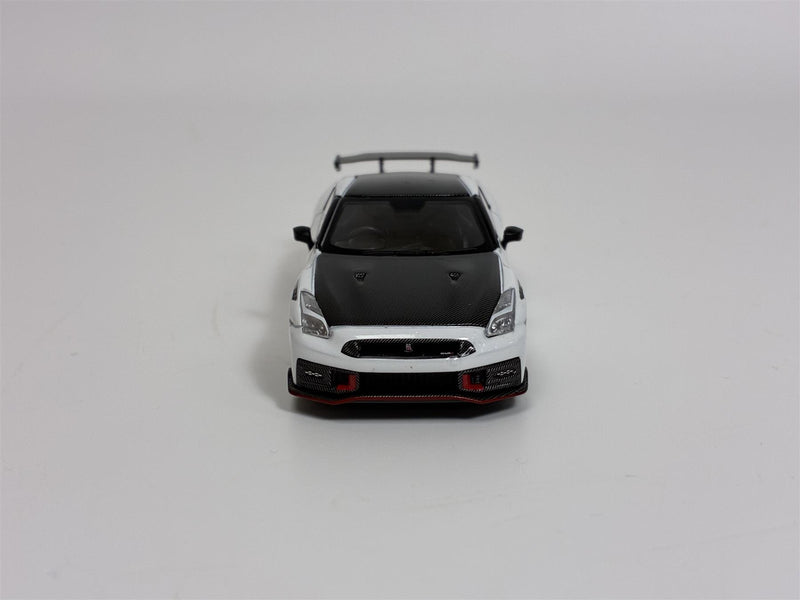 Nissan GT-R Nismo R35 2024 Brilliant White Pearl RHD 1:64 Mini GT MGT01045R