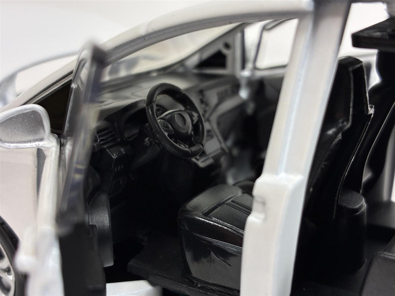 Buick GL8 LHD Light & Sounds White 1:32 Scale Tayumo 32601510