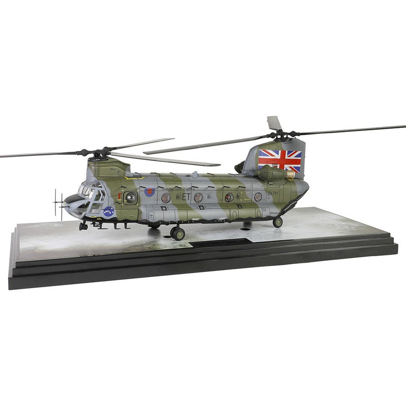 Royal Air Force Chinook HC MK1 Helicopter 1:72 Scale Forces of Valor 821003A