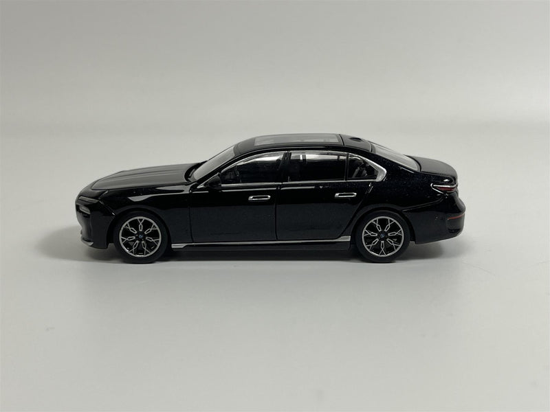 BMW i7 xDrive60 Black Sapphire RHD 1:64 Scale Mini GT MGT00802R