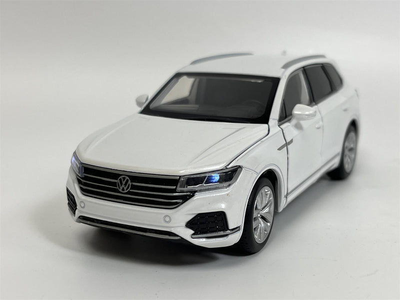 Volkswagen Touareg White LHD 1:32 Scale Light & Sound Tayumo 32135014