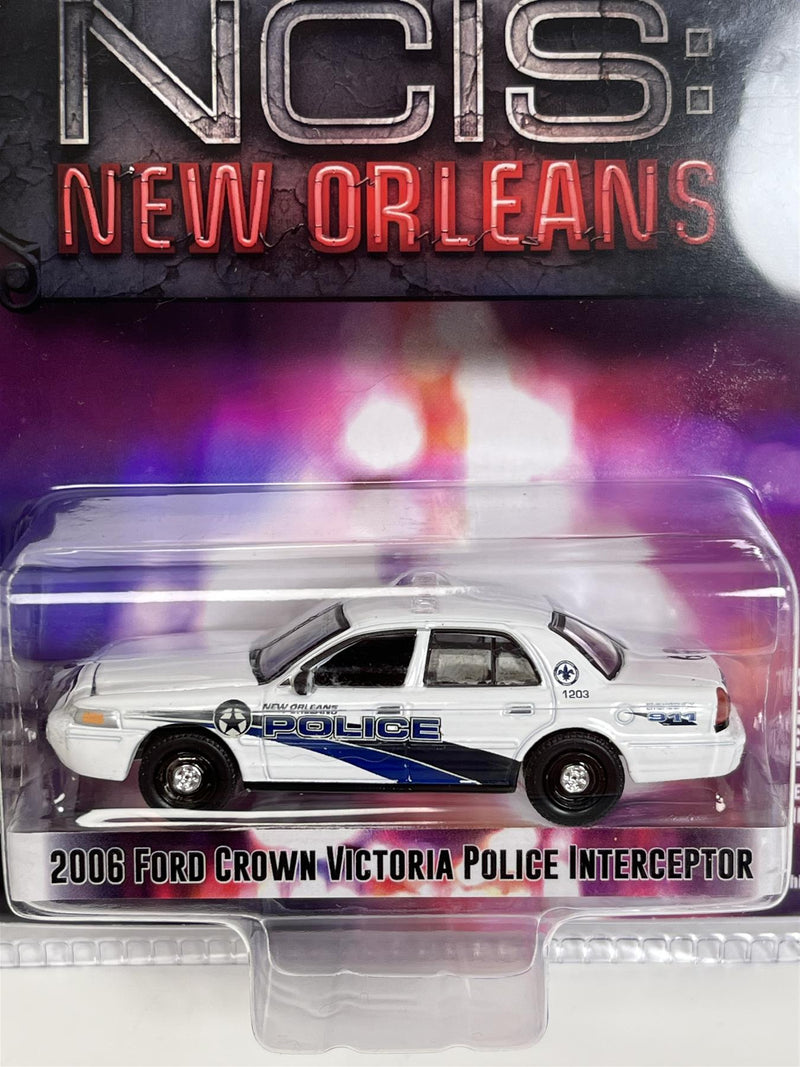 NCIS New Orleans 2006 Ford Crown Victoria Police Interceptor 1:64 Greenlight 44990E