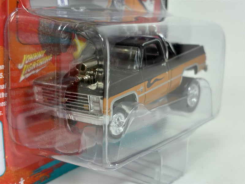 1985 Chevy Silverado C10 Fleetside Sunset Orange Metalic Gloss Black 1:64 Johnny Lightning JLSF023
