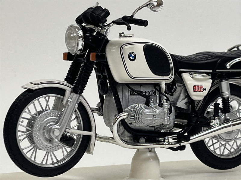 BMW R90/6 1974 White Motorbike 1:18 Scale Norev 182036