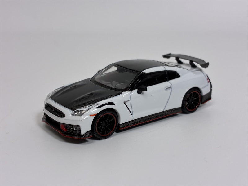 Nissan GT-R Nismo R35 2024 Brilliant White Pearl LHD 1:64 Mini GT MGT01045L