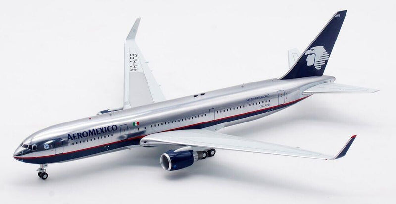 Aeromexico Boeing 767-3Q8/ER XA-APB With Stand 1:200 Inflight200 IF763AM1123P