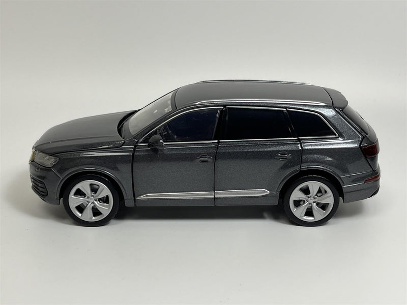 Audi Q7 Grey LHD 1:32 Scale Tayumo 32140028