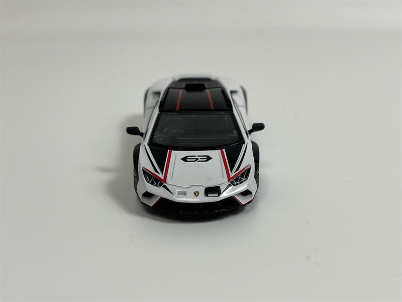 Lamborghini Huracan Sterrato Bianco Asopo RHD 1:64 Scale Mini GT MGT00763R