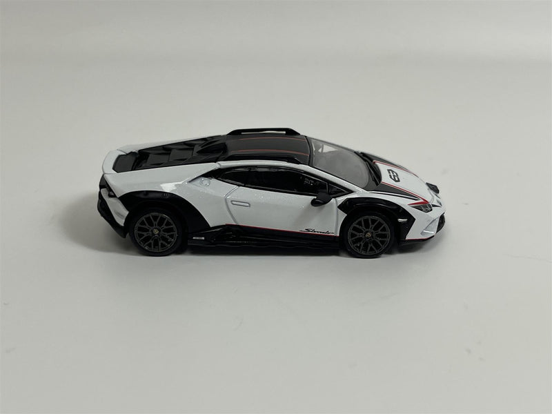 Lamborghini Huracan Sterrato Bianco Asopo RHD 1:64 Scale Mini GT MGT00763R